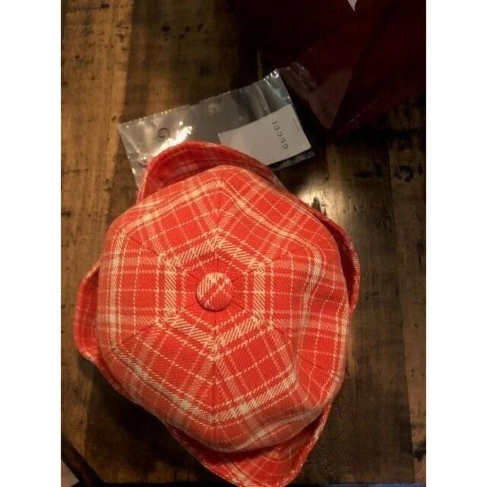 AUTHENTIC NWT $650 GUCCI PLAID CLOCHE ORANGE & CREAM HAT SIZE L / 59